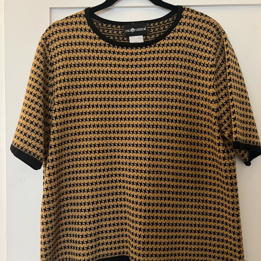Vintage Sag Harbor Black and Tan Houndstooth Short Sleeve Top